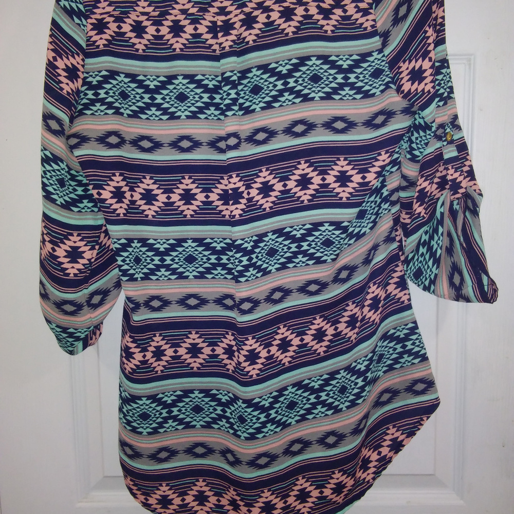 Beautiful Rue21 Top - Picture 2 of 6